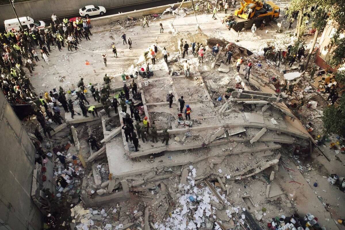 ضحايا الزلزال في إيران الى 211 قتيلا ضحايا الزلزال في إيران الى 211 قتيلا