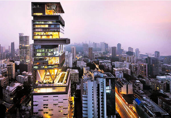 أما "أنتيليا" فهو مبنى مؤلف من 27 طابقاً، بمساحة تبلغ 400 ألف قدم مربعة وهو يقع في مومباي بالهند، يضم المبنى 6 طوابق للسيارات تحت الارض، بالإضافة الى 3 هوابط للهيلوكوبتر، وتبلغ تكلفة هذا المبنى حوالي مليار دولار، كما يحتاج حوالي 600 فرد للحفاظ عليه، هذا المنلى ملك لموكيش أمباني الذي يعتبر أغنى رجل في الهند، والتي تقدر ثروته بقيمة 23.6 مليار دولار، وحصل عليها من خلال شركته "ريلاينس اندستريز".
