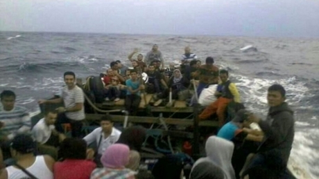 غرق مركب يقل لبنانيين في أندونيسيا