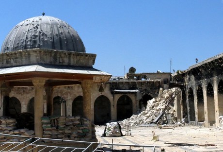 مسجد حلب مدمّر