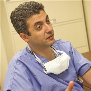 الطبيب اللبناني الكندي سامي منصور
