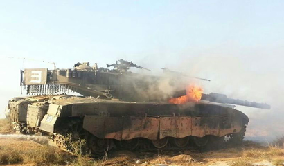 دبابة اسرائيلية تحترق