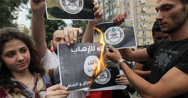 حرق علم داعش