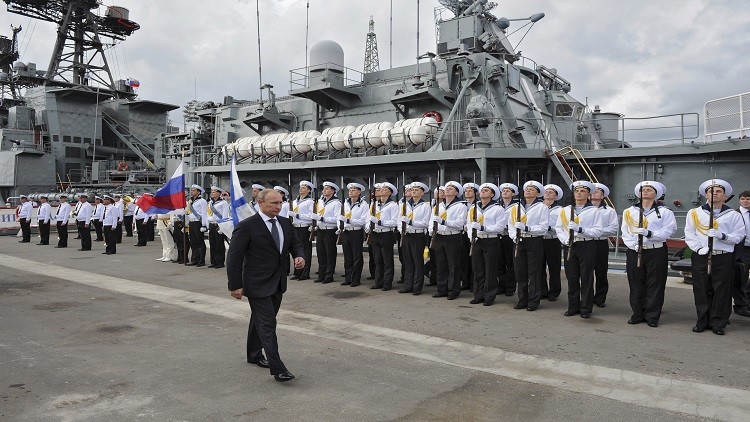 بوتين أمام الأسطول الروسي