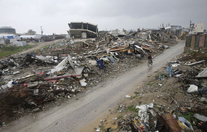 دمار كبير في البنية التحتية في غزة بعد الغارات الإسرائيلية، 9 يناير 2015