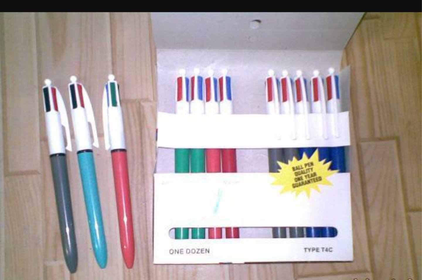 أقلام حبر أربعة ألوان