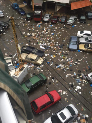 النفايات تطفو في شوارع بيروت