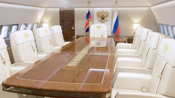 قاعة الاجتماعات بطائرة الرئيس الروسي