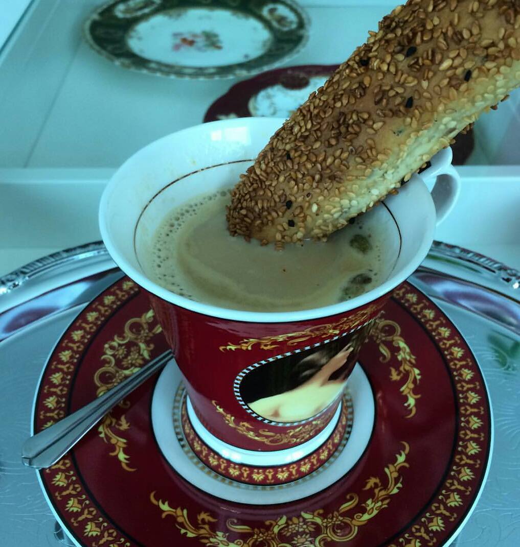 الشاي مع الحليب في البسكويت في الكويت