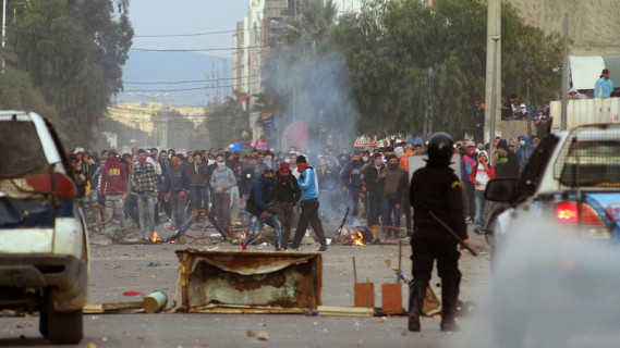 اشتباكات بين المتظاهرين التونسيين ووحدات الأمن في مدينة القصرين، 21 يناير/كانون الثاني 2016