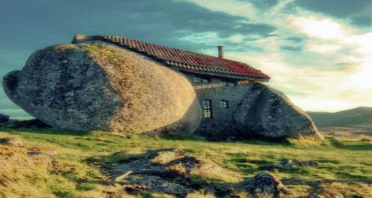 المنزل الحجري