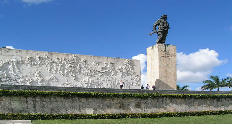 النصب التذكاري لضريح تشي جيفارا في كوبا