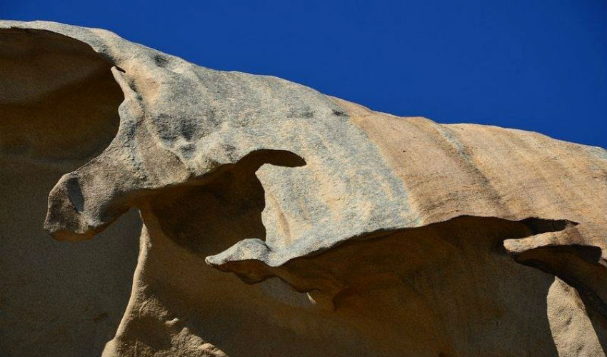 التشكيل الجيولوجي لصخرة الجمجمة في جزيرة كليفت الأسترالية