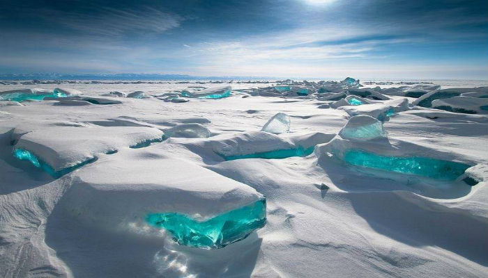 جليد بحيرة بايكال في روسيا