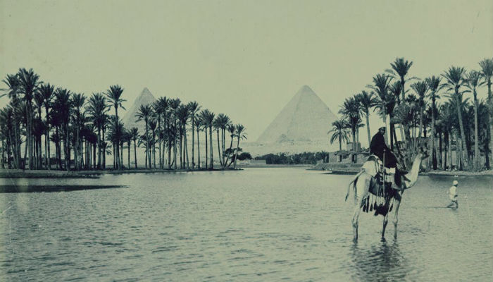 نهر النيل بالقرب من الأهرامات في مصر