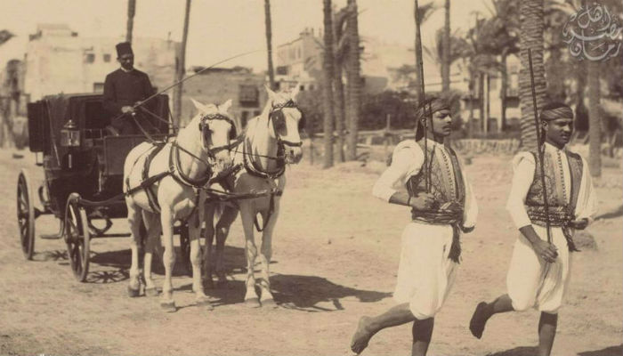 رجال لحرس أحد الشخصيات المهمة عام 1870 في مصر