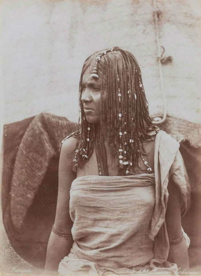 امرأة من قبيلة البشارية في مصر 