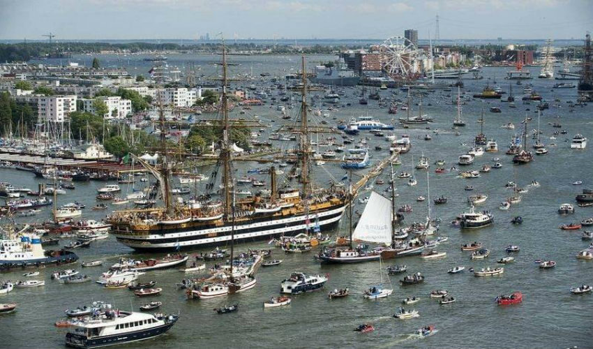 تجمع كبير في مهرجان السفن في أمستردام-هولندا