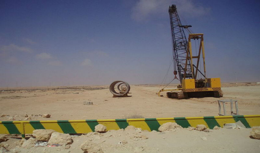 رافعة أكبر شبكة تحت الأرض لمشروع النهر الصناعي الكبير في ليبيا