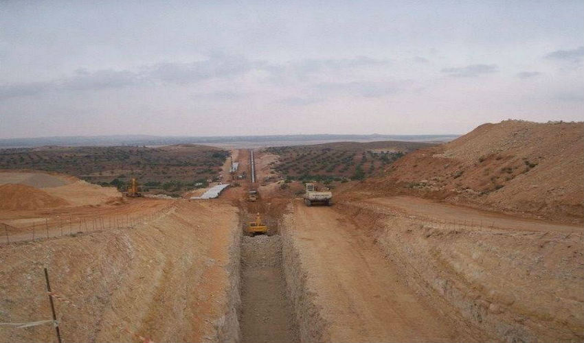 الآبار المحفورة على طول الصحراء لمشروع النهر الصناعي الكبير في ليبيا