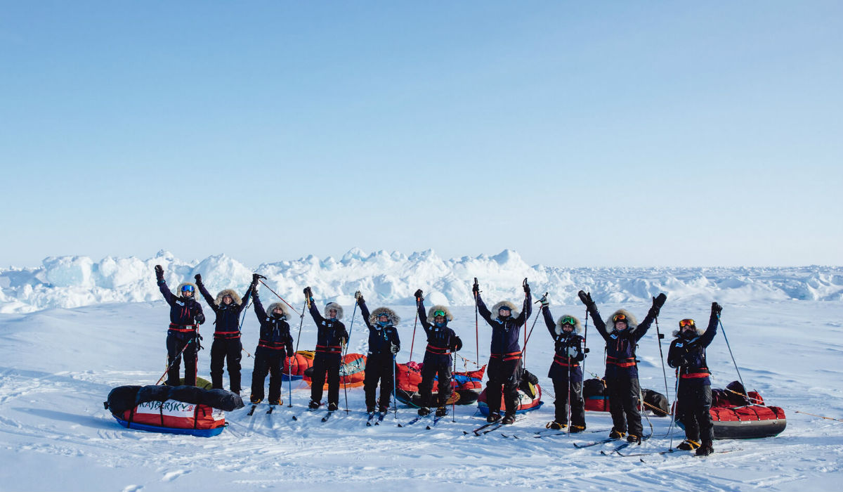 فتيات من البعثة النسائية في القطب الشمالي