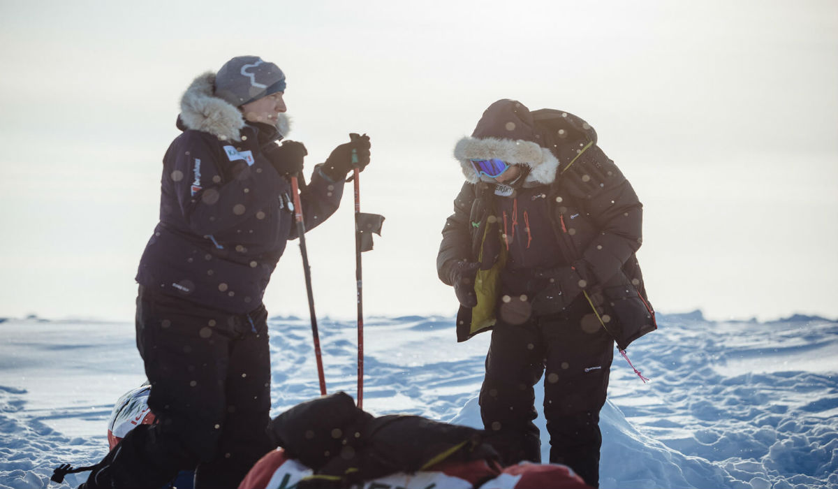 فتيات في القطب الشمالي مع المتزلجة البريطانية «فيليسيتي آستون»