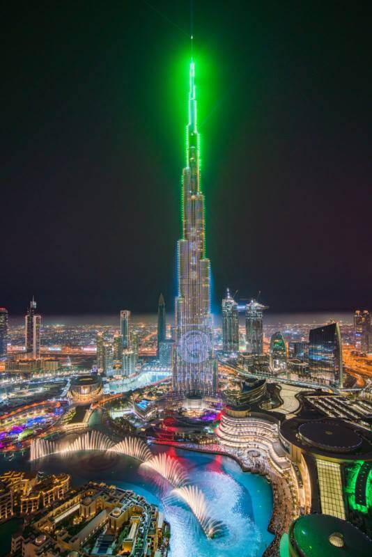 عرض الليزر والذكرى المئوية للشيخ زايد بن سلطان آل نهيان في برج خليفة