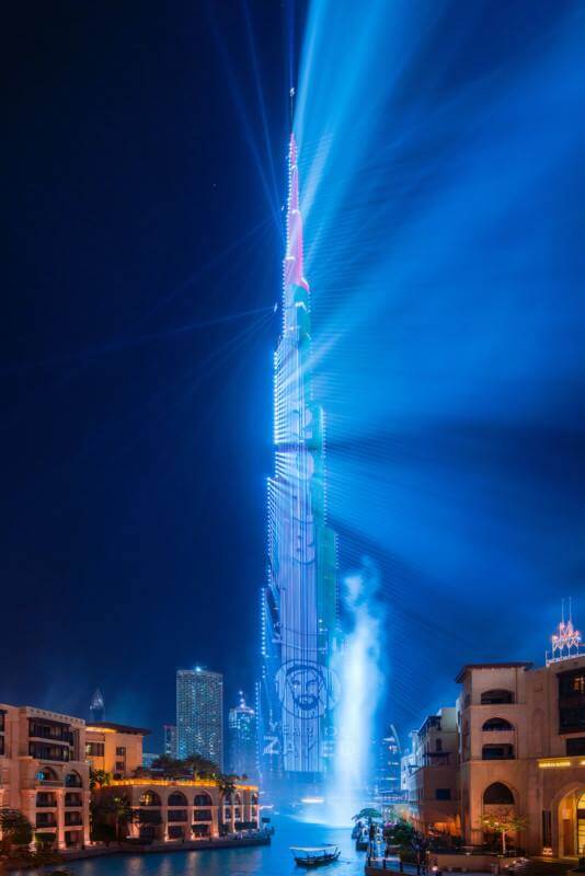 العرض البصري للشيخ زايد في برج خليفة