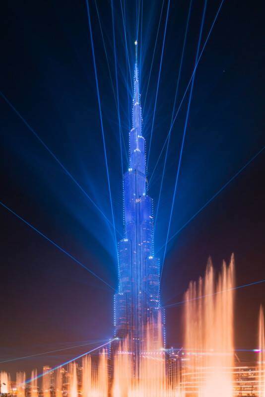 عرض الليزر في برج خليفة في دبي