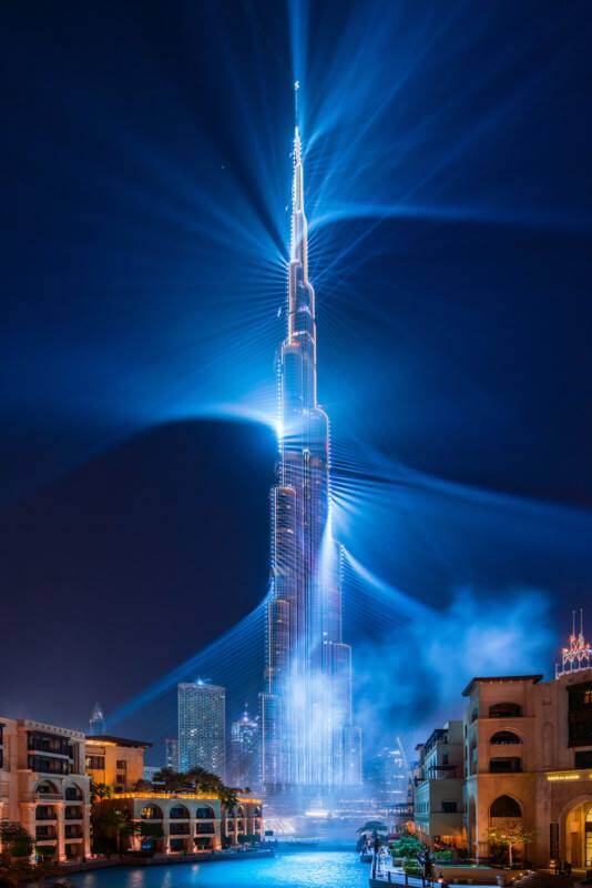 عرض الليزر الساحر في برج خليفة في دبي-الإمارات
