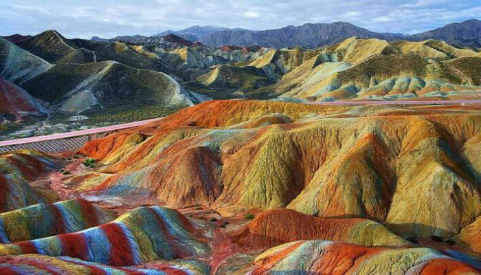 التكوينات الجيولوجية لجبال دانكسيا الملونة في الصين
