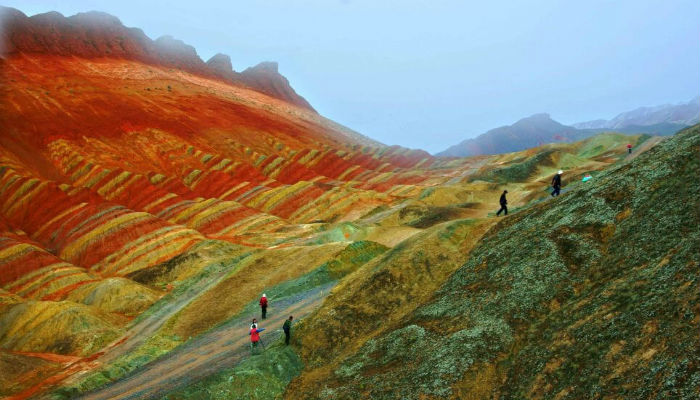 الجيومورفولوجيا الصخرية في جبال دانكسيا الملونة في الصين