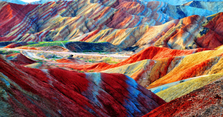 جبال دانكسيا الملونة في الصين