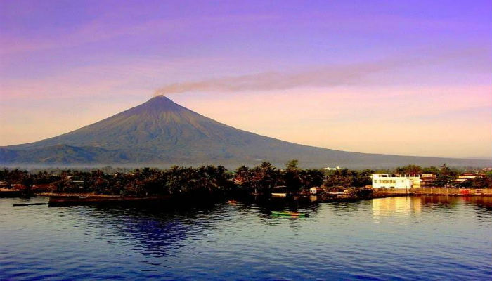 يُعدّ بركان «مايون» المخروطي منتزه وطني في الفليبين