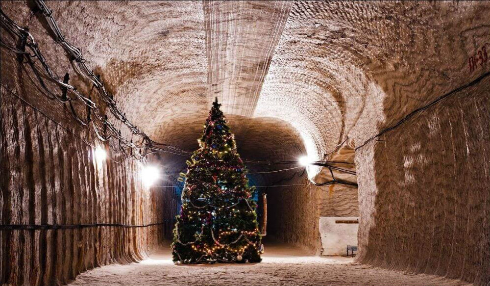 شجرة الميلاد داخل منجم «سولوتفينو» للملح في سوليدار-أوكرانيا
