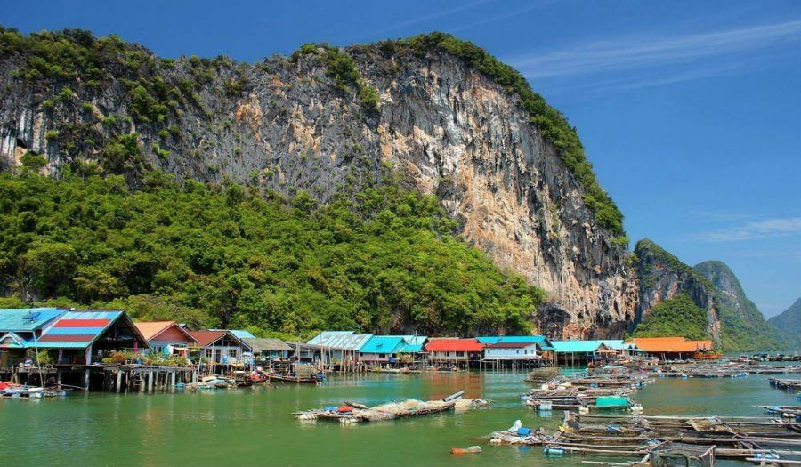 قرية كو باني العائمة في تايلاند
