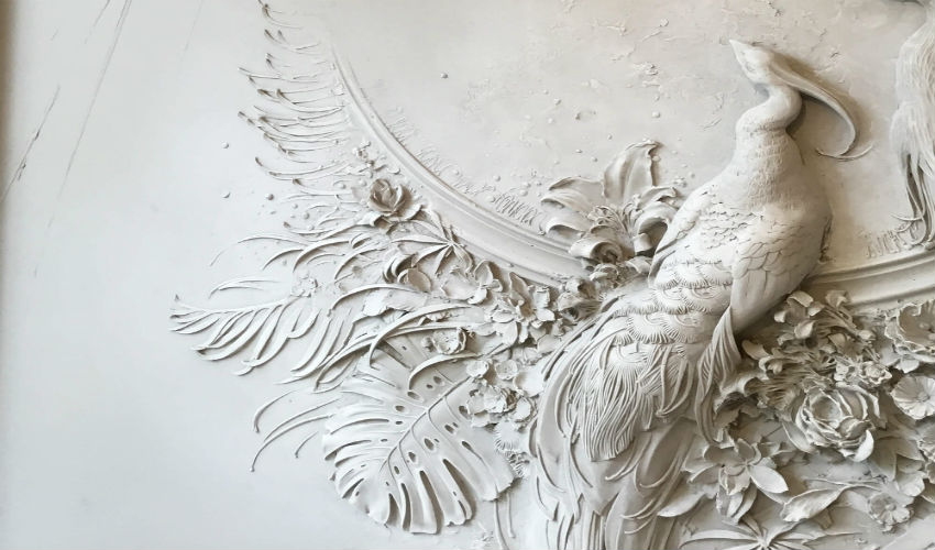 تقنية النحت البارز على شكل طاووس بواسطة الفنان الروسي «غوغا تانداشفيلي»