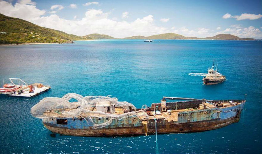 سفينة الكراكن العملاق في البحر الكاريبي