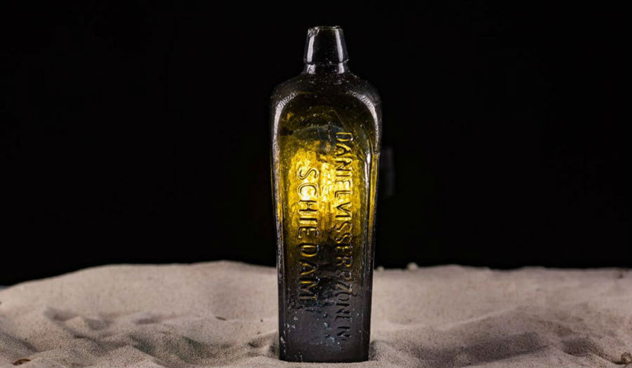 الزجاجة التي عُثر عليها بعد 130 سنة من رميها من سفينة «باولا»