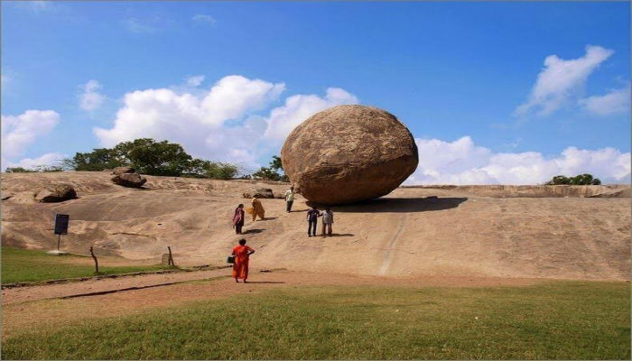 صخرة كريشنا العملاقة في منطقة ماهاباليبورام في الهند