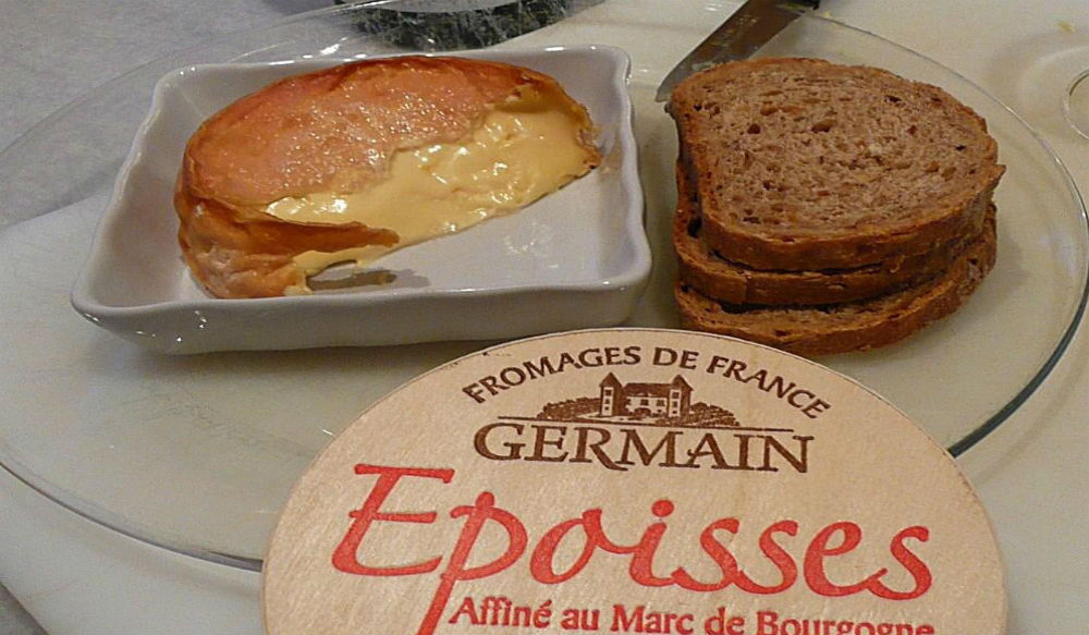 جبنة «Germain Epoisses» بسعر 99 دولار للكيلوغرام، تمتلك هذه الجبنة الفرنسية رائحة مقززة لكن لا تغرك الرائحة فطعمها لا مثيل له، ويقال أنها تملك طعم الأرض التي صنعت فيها.