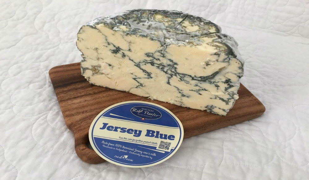 جبنة «Jersey Blue» بسعر 88 إلى 99 دولار للكيلوغرام، يتكون هذا الجبن من حليب الأبقار وبنسبة كبيرة من الدسم ويعتبر ذو مذاق كريمي، والذي يتم صنعه اليوم في سويسرا، فإن شكل الخطوط الزرقاء المجودة عليه ناتجة عن الحليب الغير مبستر.
