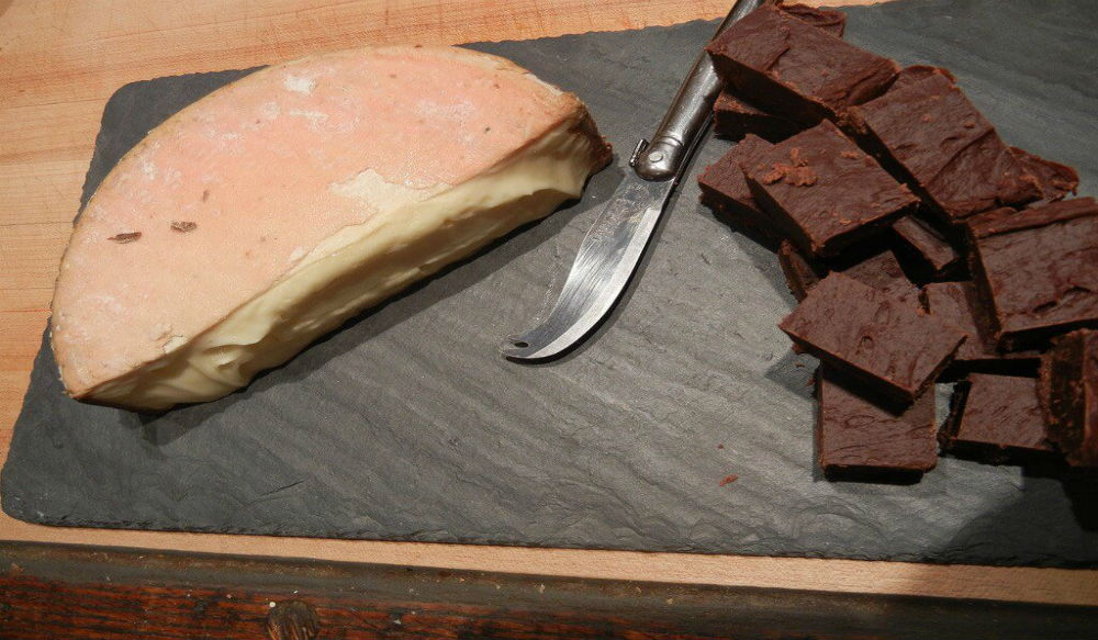 جبنة «Winnimere» بسعر 65 إلى 99 دولار للكيلوغرام، عام 2013 فاز بجائزة في مؤتمر الجبنة الأميركي، يتم صنعه من التوت البري واللحم المدخن الشهي.