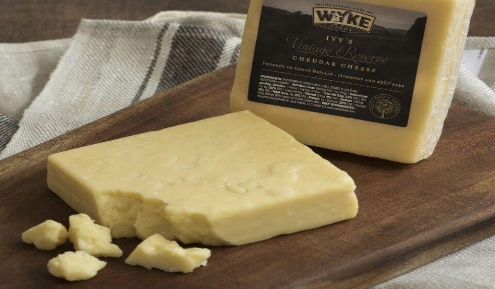 جبن «Wyke Farms Cheddar» بسعر 440 دولار للكيلوغرام، إن وجود جبنة التشيدر أمر أساسي في كل مطبخ لتحضير السندويشات اللذيذة، وقد صنعت هذه الجبنة أول مرة في بريطانيا عام 1861م.