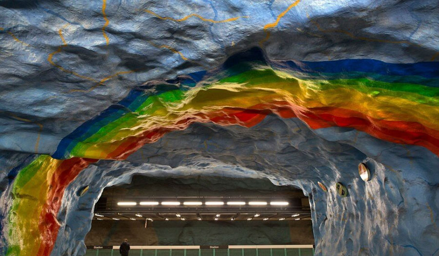 رسومات قوس قزح على سقف مترو «ستوكهولم» في السويد تحت الأرض
