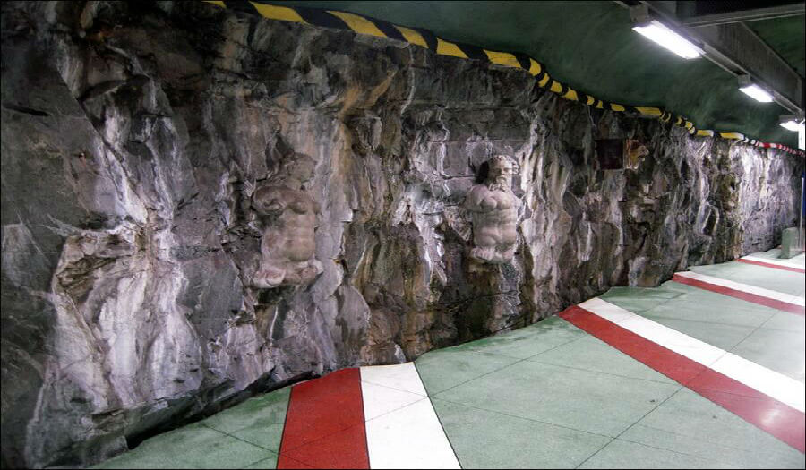 صخور مترو «ستوكهولم» المنحوتة في السويد تحت الأرض