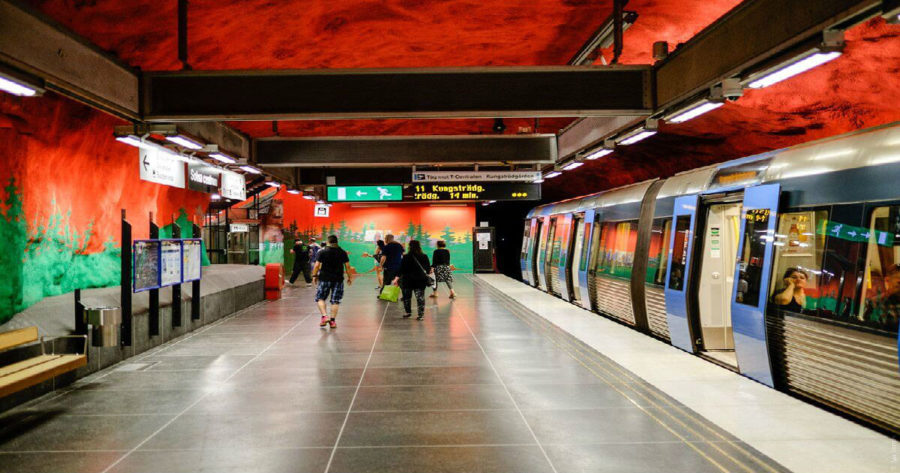 مترو «ستوكهولم» في السويد تحت الأرض