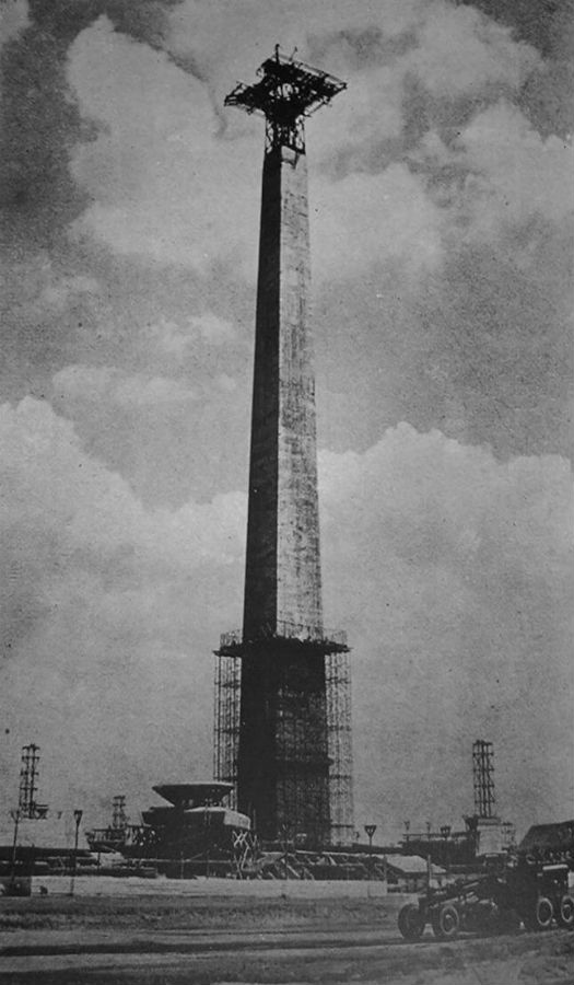النصب التذكاري الوطني أثناء بنائه في جاكارت-أندونيسيا عام 1963