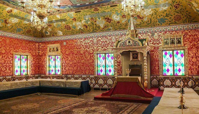 من داخل قصر «كولومينسكوي» الخشبي في موسكو