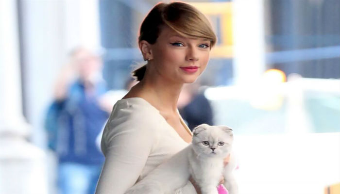 تحتل القطة «أوليفيا بنسون» المركز الثالث في قائمة أغنى حيوانات العالم والمركز الثاني كأغنى قطة، حيث تقدّر ثروتها بـ97 مليون دولار من جرّاء العلامات التجارية التي تملكها، كذلك مشاركتها في الحملات الإعلانية للعديد من الشركات، والجدير بالذكر أن مالكة القطة "أوليفيا" هي المغنية الشهيرة «تايلور سويفت».